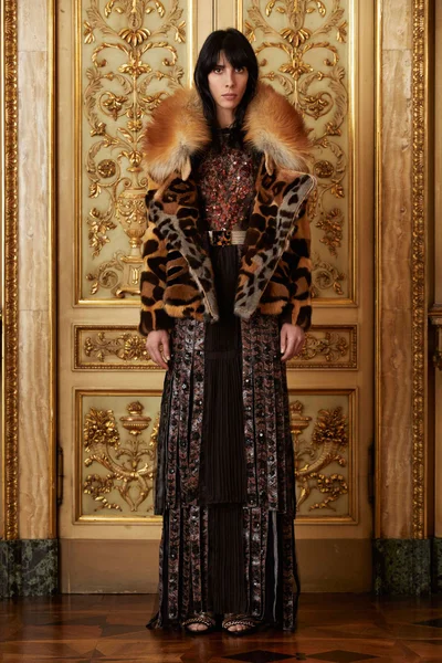 Look 16